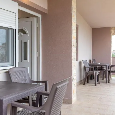 Waterfront In With Balcony Near Seabeach Apartment *