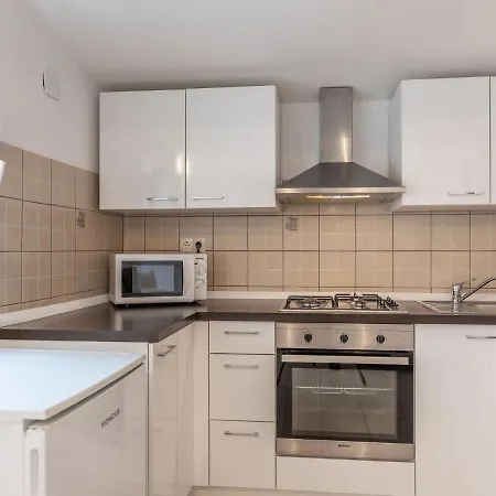 Waterfront In With Balcony Near Seabeach Apartmán *