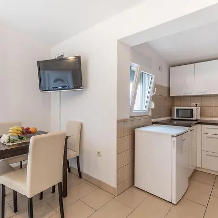 Waterfront In With Balcony Near Seabeach * Vir