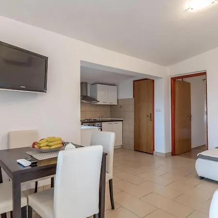 Waterfront In With Balcony Near Seabeach