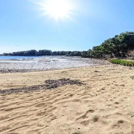 Waterfront In With Balcony Near Seabeach Apartmán
